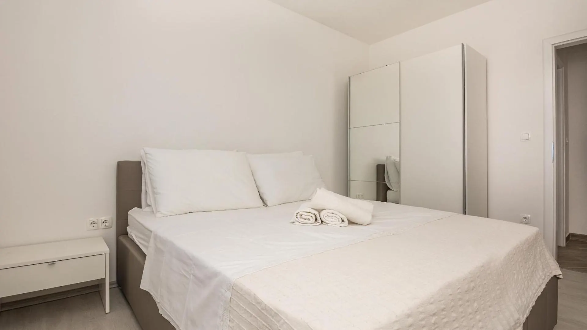 Pool Apartment Bakija 2 - Happy Rentals Pakoštane
